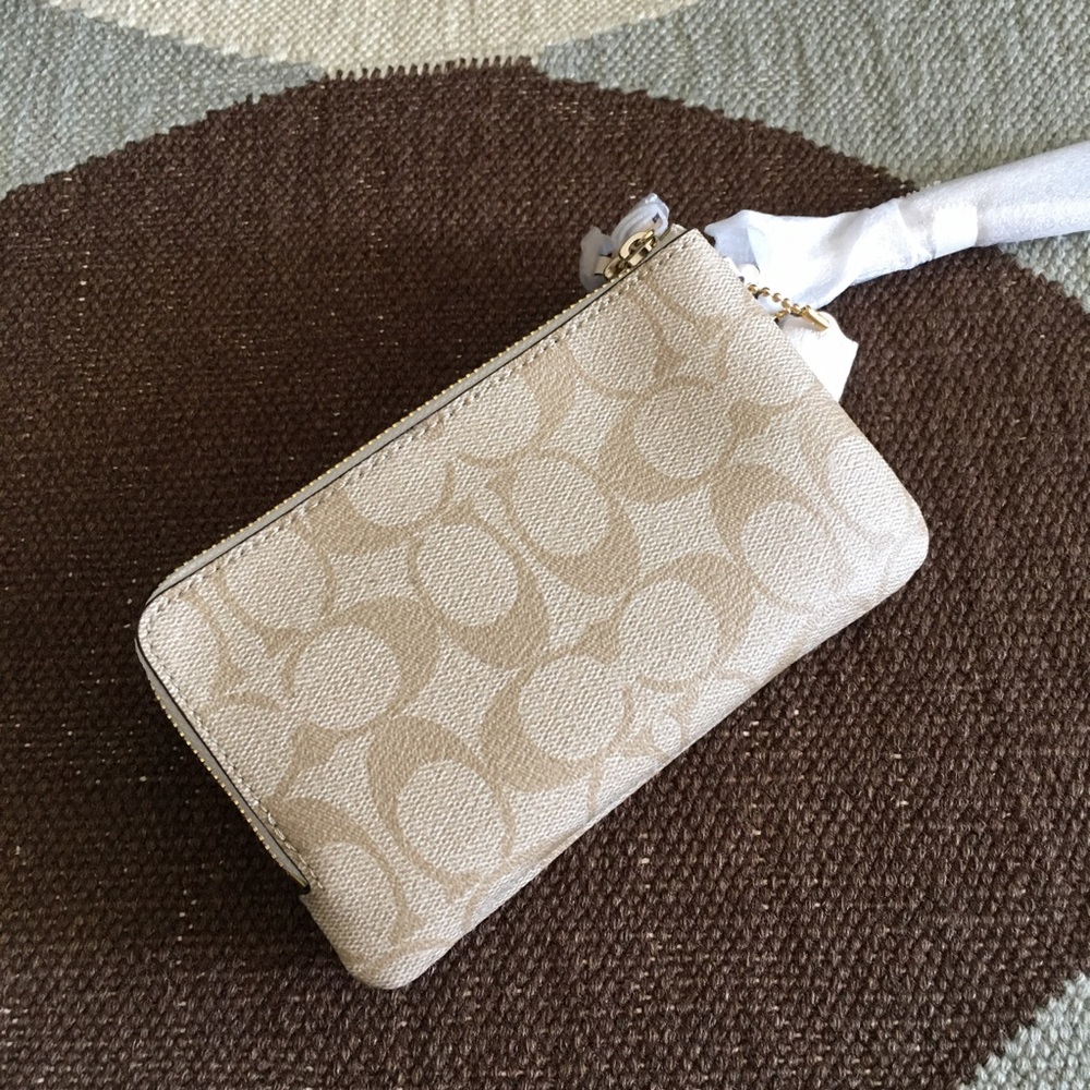 Coach PVC signature double pocket wristlet New - Picture 5 of 5